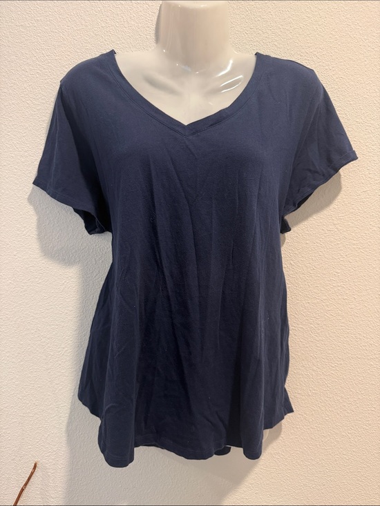 Old Navy Tops - Old Navy Navy V-Neck Short Sleeve Tee - Relaxed Fit